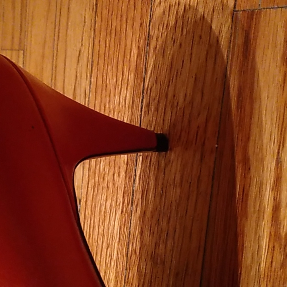 Red pumps - Picture 7 of 11